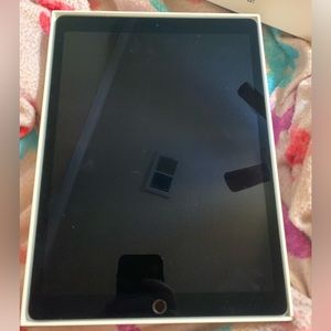 iPad Pro 12.9 64 gb with WiFi-cellular